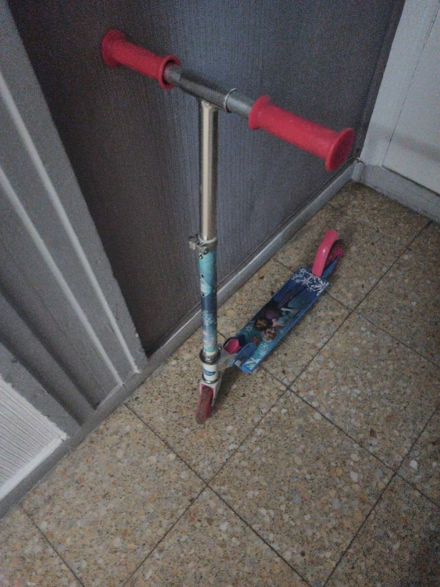 Patinete infantil Frozen