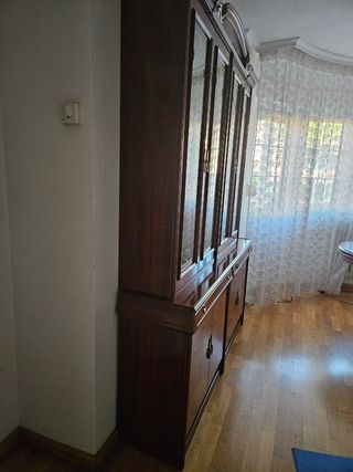 Vitrina-Mueble madera, 2 piezas +parte de abajo in