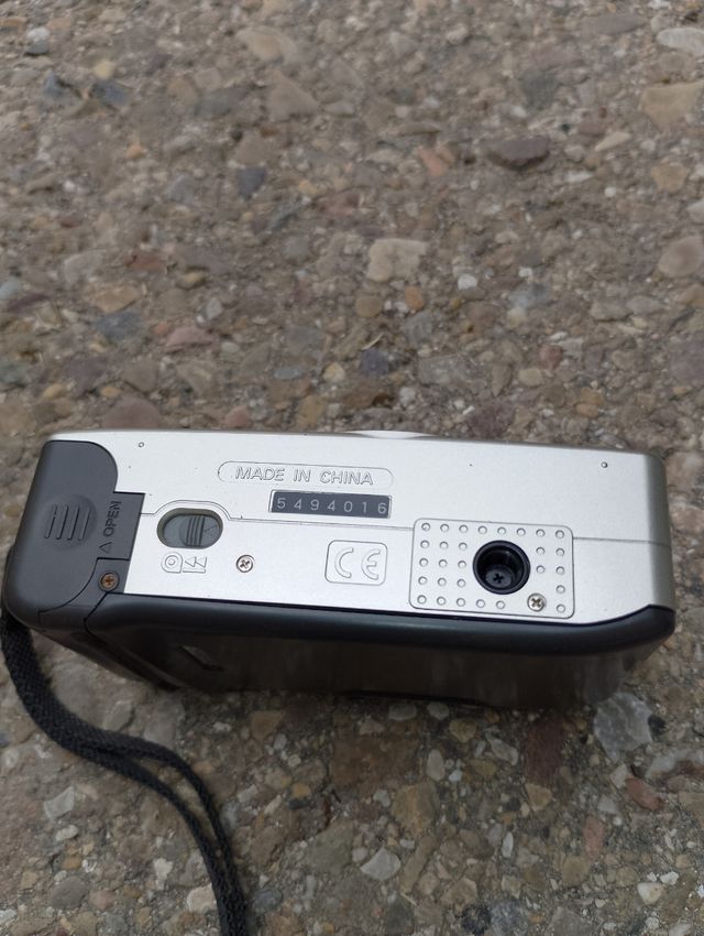 Cámaras Nikon AF240SV plata