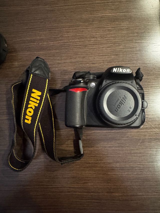 Nikon D3100 + 2 objetivos + funda