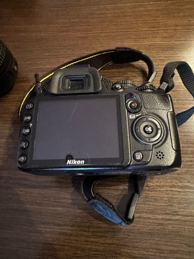 Nikon D3100 + 2 objetivos + funda