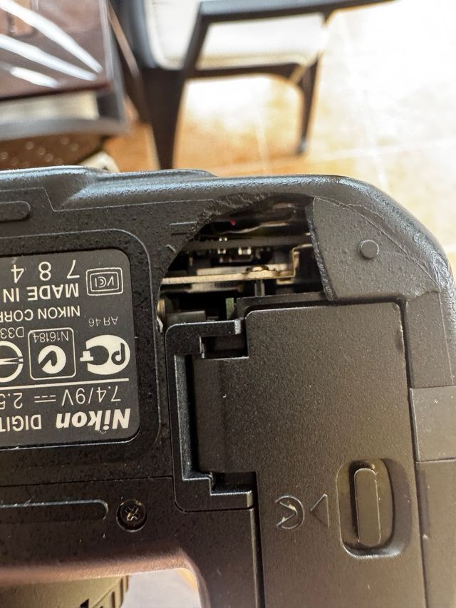 Nikon D3100 + 2 objetivos + funda