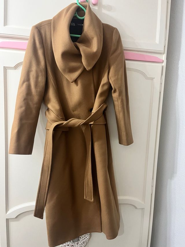 Abrigo Zara marrón beige