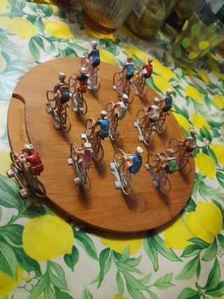 Ciclisti Vintage in Miniatura