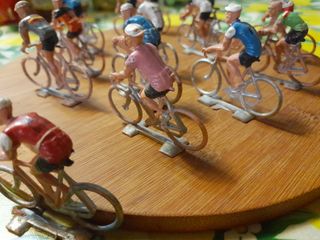 Ciclisti Vintage in Miniatura