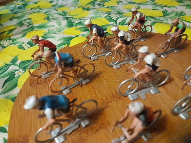 Ciclisti Vintage in Miniatura