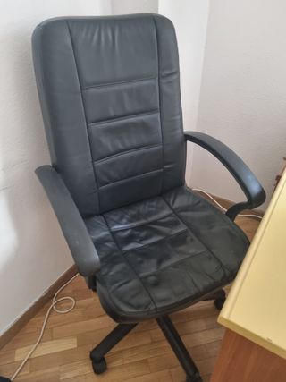 Sillón oficina piel sintética negra