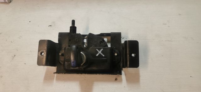 Cerradura capó Ford 6C1116774