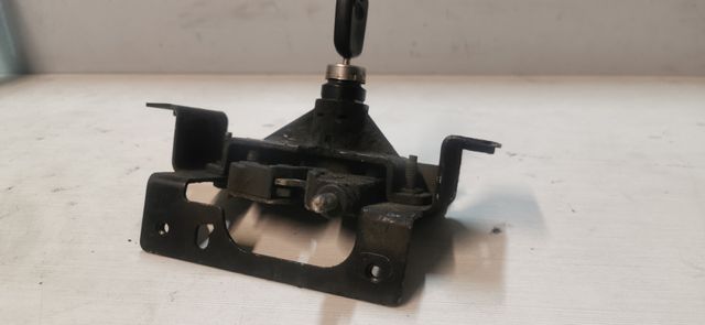 Cerradura capó Ford 6C1116774