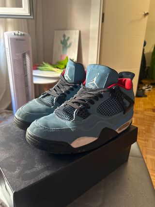 Jordan 4 Travis Scott 