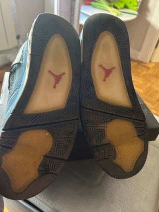Jordan 4 Travis Scott 