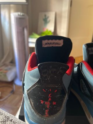 Jordan 4 Travis Scott 