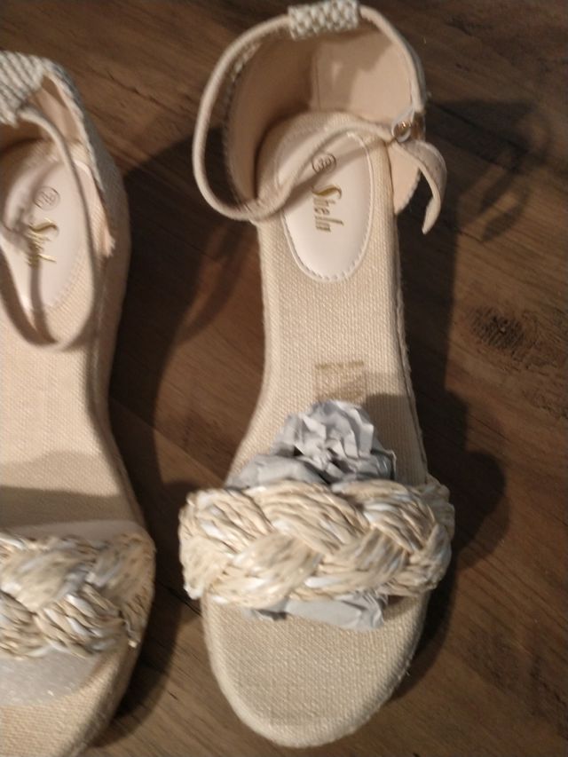 Sandalias Shela beige, talla 39
