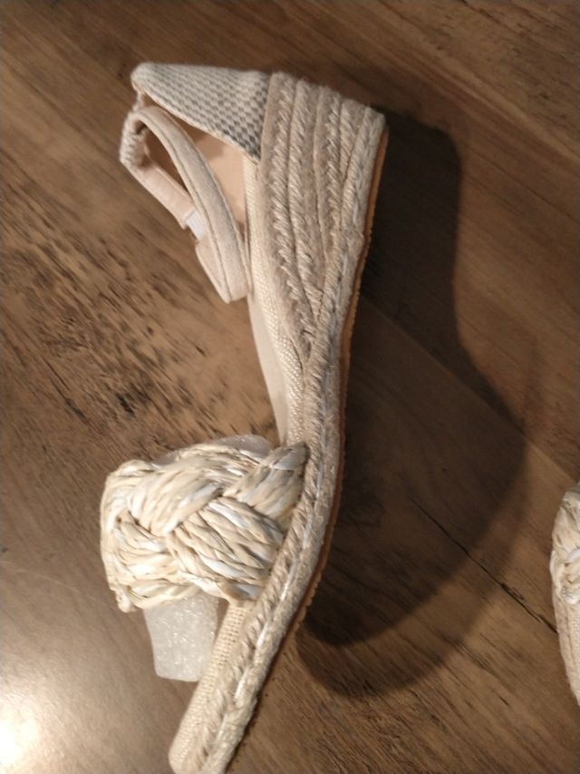 Sandalias Shela beige, talla 39