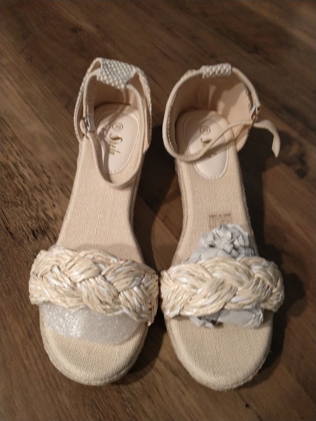 Sandalias Shela beige, talla 39