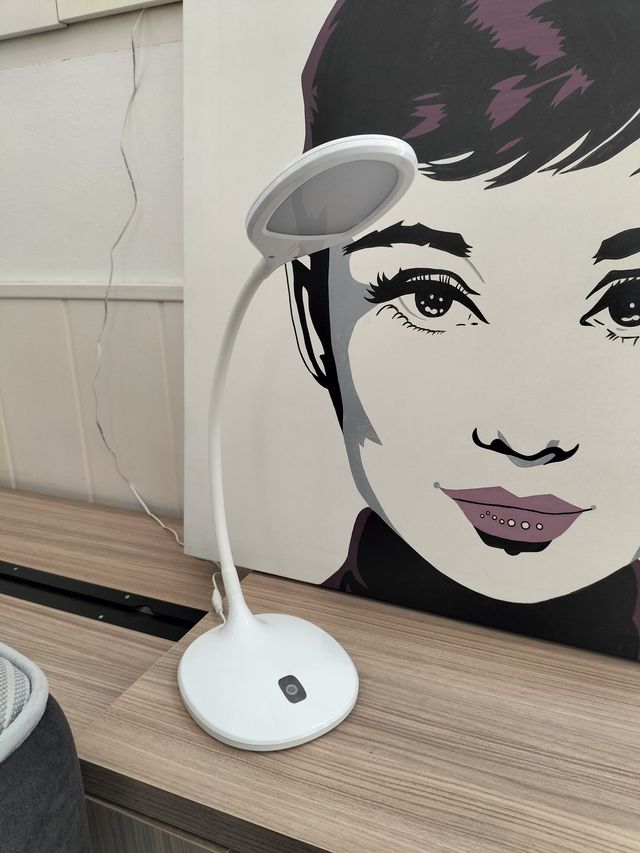 Lámpara escritorio LED blanca