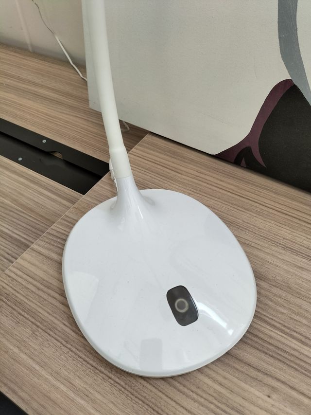 Lámpara escritorio LED blanca