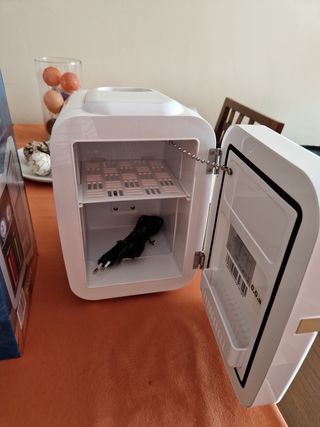 Mini nevera Cecotec 4L - Enfriador portátil.