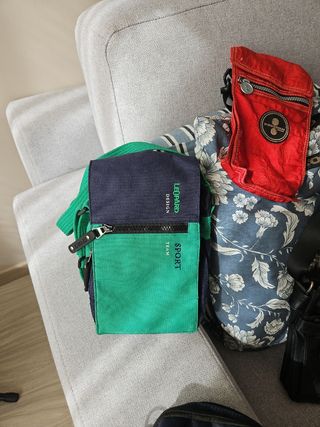 Set di 4 borselli a tracolla da uomo - ragazzo.
