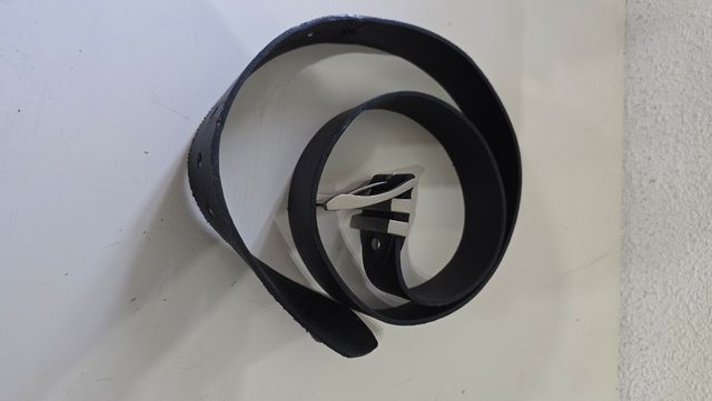 Cinturón cuero negro - Hebilla metal