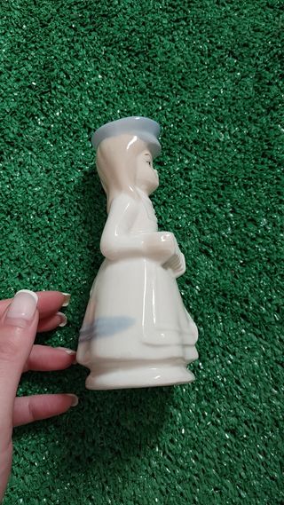 Figura porcelana niña acordeón