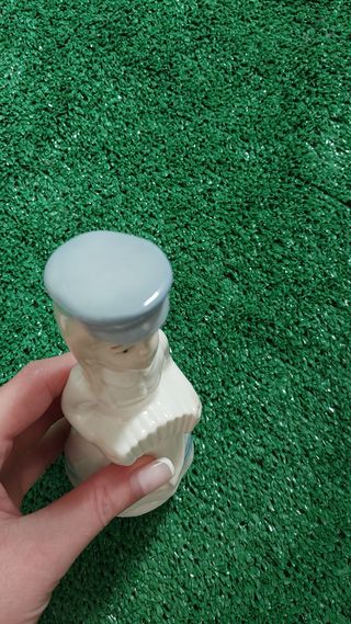 Figura porcelana niña acordeón