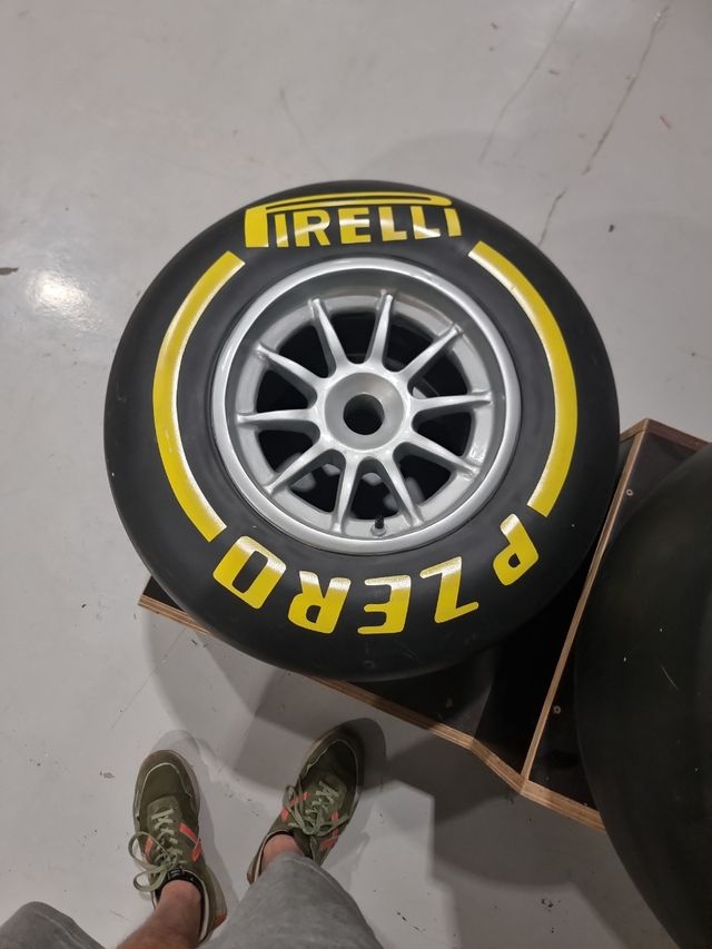 1 Rueda F1 Pirelli P Zero Decorativas