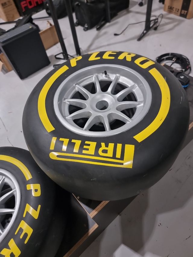 1 Rueda F1 Pirelli P Zero Decorativas