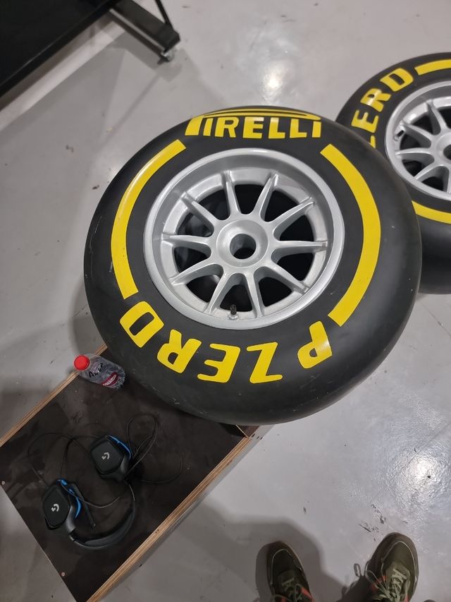 1 Rueda F1 Pirelli P Zero Decorativas