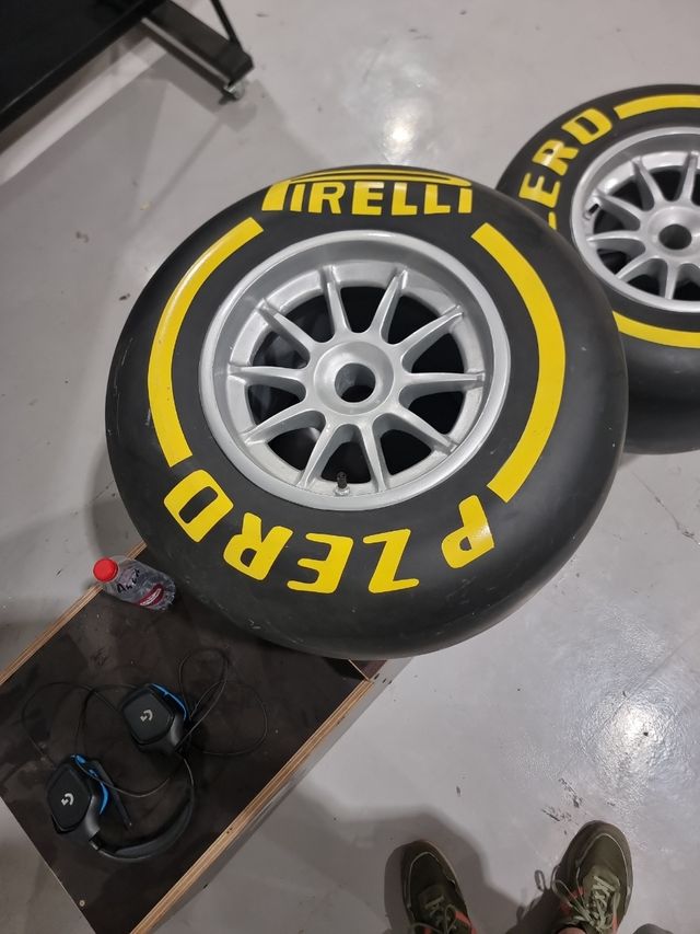 1 Rueda F1 Pirelli P Zero Decorativas