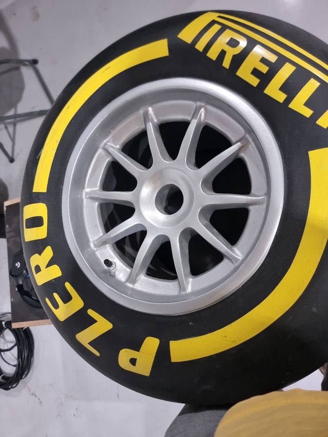 1 Rueda F1 Pirelli P Zero Decorativas
