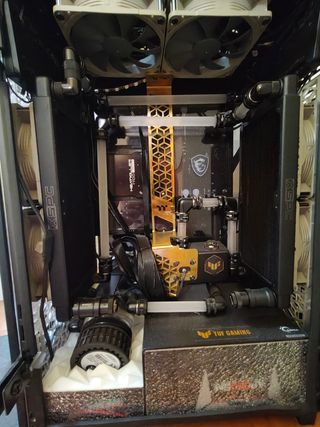 PC Custom - 14700K y RX 9070XT