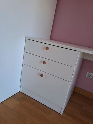 Litera blanca con escritorio
Ikea SMÂSTAD