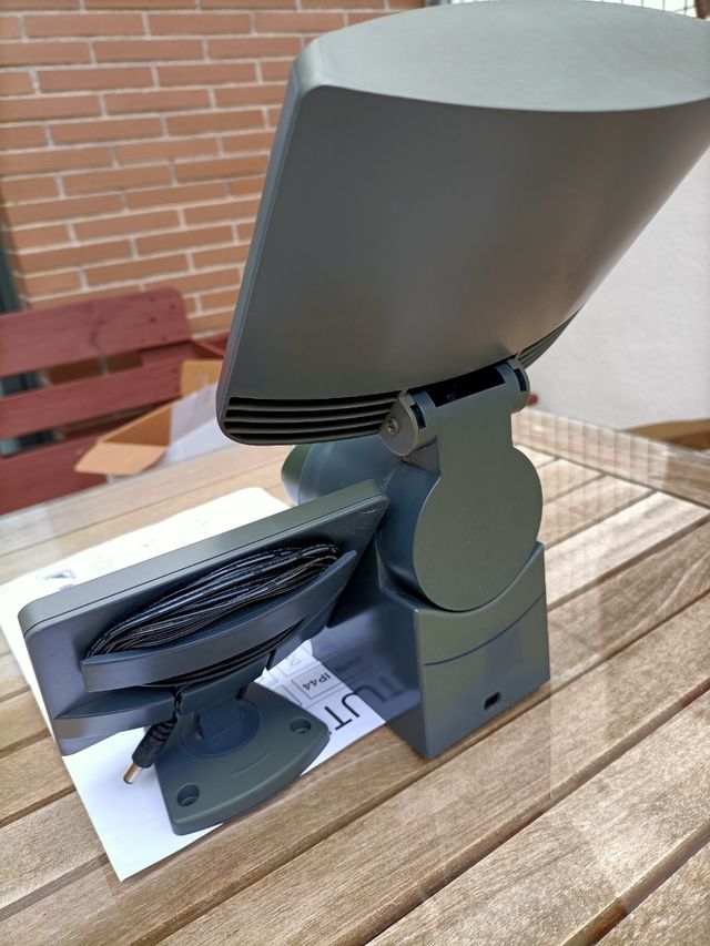 Foco solar con detector de movimiento