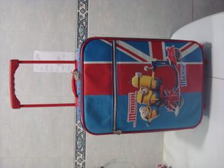 Muchas maletas/mochilas infantiles y de adulto