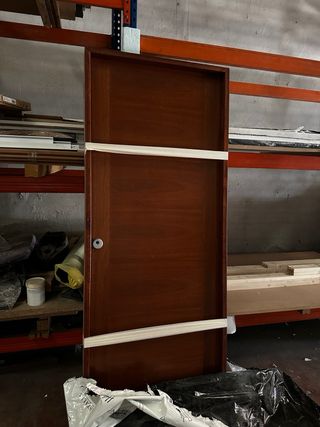 Puerta Blindada  madera maciza
