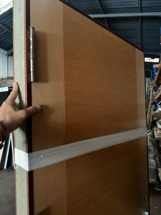 Puerta Blindada  madera maciza
