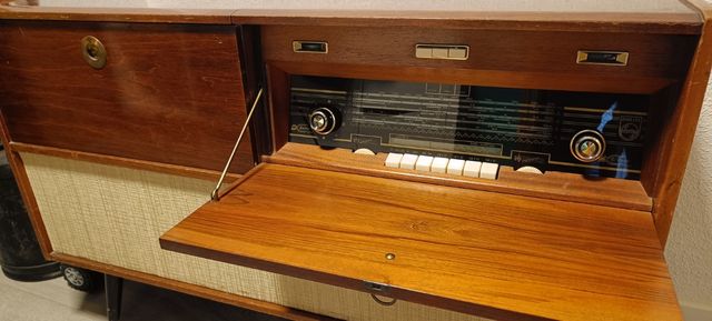 Radio tocadiscos Philips FX715A --Vintage años 60