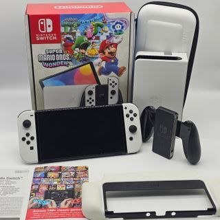 Nintendo Switch OLED bianca e nera + gioco