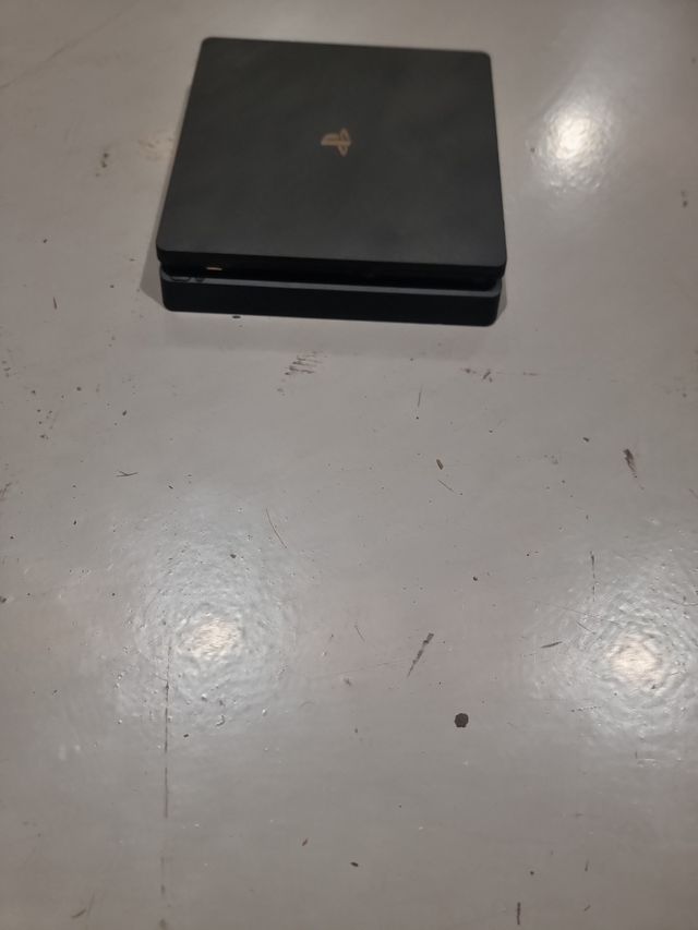 PS4 (PlayStation 4) negra