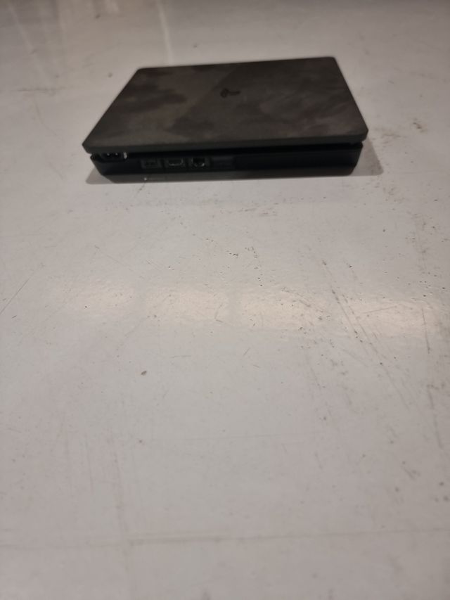 PS4 (PlayStation 4) negra