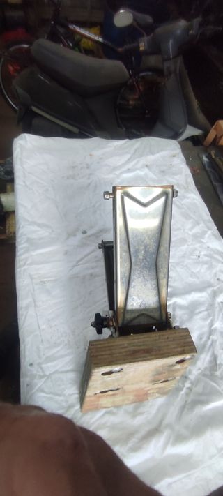 Soporte motor fueraborda plegable