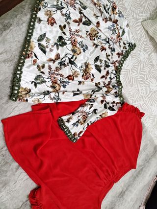 2 blusas: roja y blanca estampada