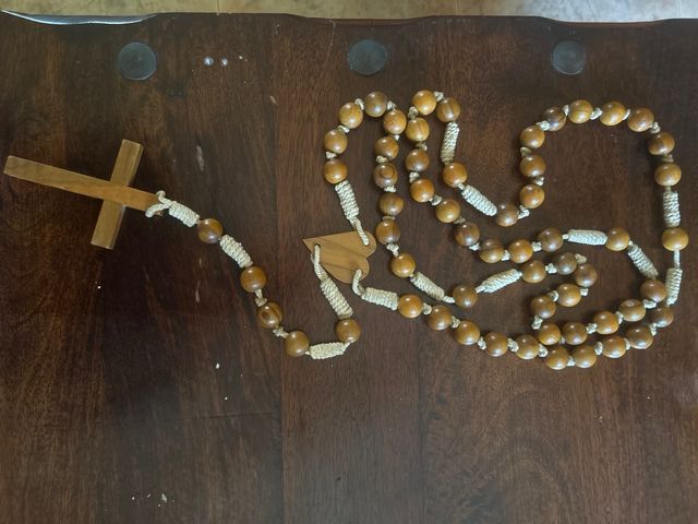 Rosario madera hecho a mano