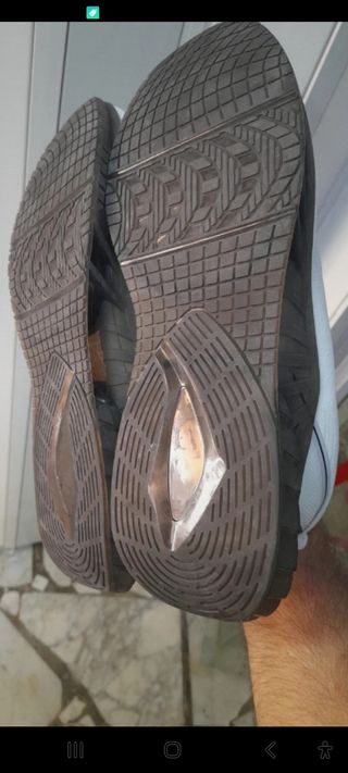 Sneakers sportive bianche e nere n.42