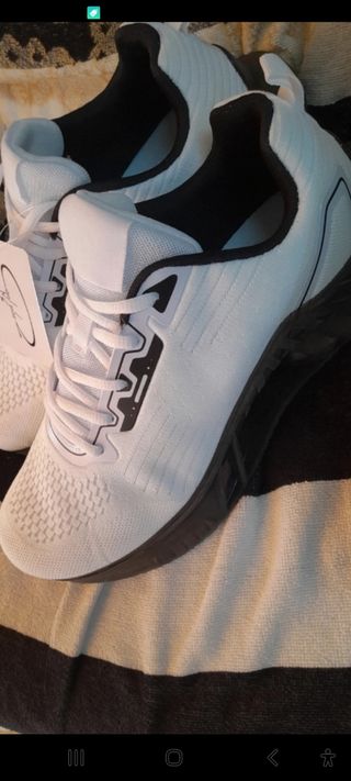 Sneakers sportive bianche e nere n.42