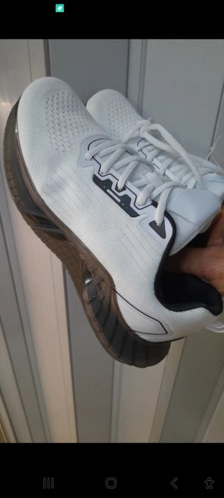 Sneakers sportive bianche e nere n.42