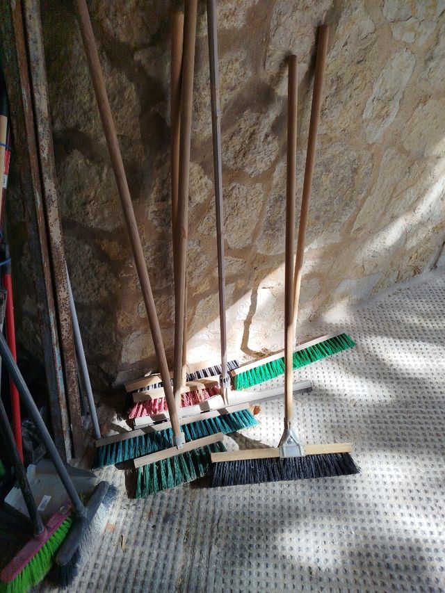 Escobas Obras - Mangos Madera