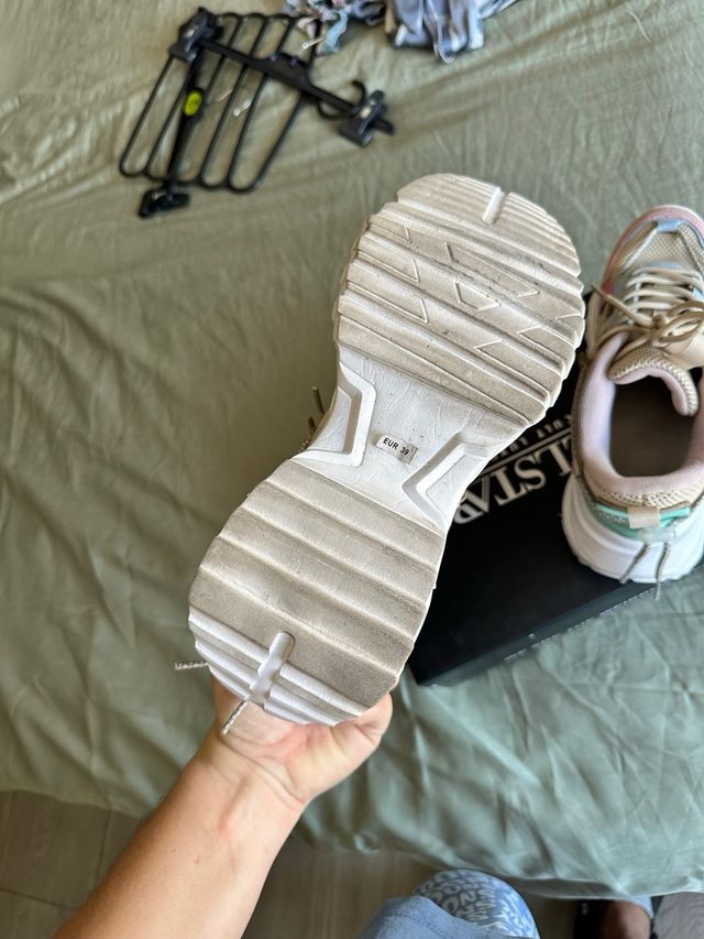 Zapatillas deportivas beige y rosa