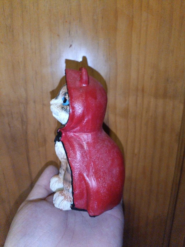 Gatito diablo capa roja  OFERTA 5€